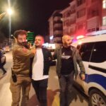 Alkollü Sürücü Kaza Yaptı, Polisle Tartıştı ve Tekme Attı 2 alkollu surucu kimlik isteyen sube mudurune tekme atti 6221079c8f86