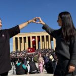 Anıtkabir, Cumhuriyet Bayramı'nda Yoğun Ziyaretçi Akınına Uğradı 5 anitkabirde cumhuriyet coskusu video eklendi de67330cb95f