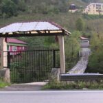 asma kopruye demir kapi yaptirip kilit de takti 4fc09707c00c