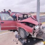 aydinlatma diregine carpan otomobilin surucusu oldu esi yaralandi 402f3dd7bb29