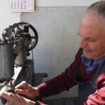 Kayseri'de 55 Yıldır Ayakkabı Tamirciliği Yapan Ahmet Özsoy, Mesleğin Geleceğinden Endişeli 7 babasindan kalan 85 yillik makine ile yarim asirdir ayakkabi tamir ediyor 30dd5b2ddc1d