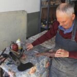 Kayseri'de 55 Yıldır Ayakkabı Tamirciliği Yapan Ahmet Özsoy, Mesleğin Geleceğinden Endişeli 3 babasindan kalan 85 yillik makine ile yarim asirdir ayakkabi tamir ediyor 488f949911f8