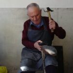 Kayseri'de 55 Yıldır Ayakkabı Tamirciliği Yapan Ahmet Özsoy, Mesleğin Geleceğinden Endişeli 9 babasindan kalan 85 yillik makine ile yarim asirdir ayakkabi tamir ediyor 8165bfae92a9