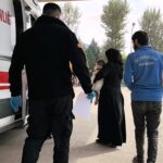 bahcede yakilan atesin uzerinde dusen bebek yaralandi 2fae61029021