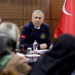 bakan yerlikaya diyarbakir anneleri ile bir araya geldi 3b6e295c74e8