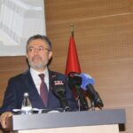 bakan yumakli genclerin yenilikci fikirlerine ihtiyacimiz var 8e6edf0988a4