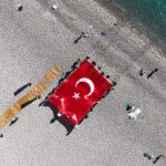 Cumhuriyet Bayramı'nda Antalya'da Deniz Altında Türk Bayrağı Açıldı 8 bayrami su altinda bayrak acarak kutladilar video eklendi 25a9939b3b14