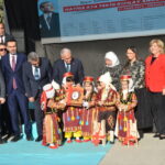 Binali Yıldırım, Mersin'de açılan yeni anaokulunda eğitime yapılan yatırımların önemine vurgu yaptı. 4 binali yildirim mersinde anaokulu acilisina katildi 95603ccc78f6