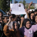 bingolde otomobilin carpmasiyla olen berra icin yolu kapattilar d185e617a6f7