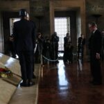 Keir Starmer, Anıtkabir’i ziyaret ederek Atatürk’e saygı duruşunda bulundu 4 birlesik krallik basbakani starmer ankarada 3 b49a0b20e8d7