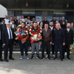 boks sampiyonu kethudaya cicekli karsilama 13ce12f80114
