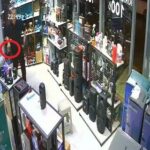 bursada deprem sirasinda panikle disariyi cikarken cay bardagini da aldi o anlar kamerada 5491e67e62d4