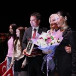 Bursa'da Cumhuriyet Bayramı'nda Zeynep Bastık Coşkusu Yaşandı 6 bursada zeynep bastiktan cumhuriyet bayrami konseri bb7545c45621