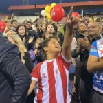 canakkalede kanseri yenen gencay icin yuzlerce balon gokyuzune birakildi 2d0c73e6f497