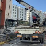cenaze donusu polis ve yakinlarini tasiyan midibus duvara carpti 3u polis 7 yarali video eklendi 663b0c9d934f