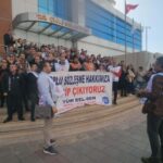 Çiğli Belediyesi Önünde Memurlar, TİS Alacakları İçin Eylem Düzenledi 1 cigli belediyesinde memurlar eylemlerine devam ediyor 091491323cd7
