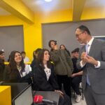 cin buyukelcisi xuebin ogrencilerle ankaranin tasina bak sarkisini soyledi 2c4d8ba4c4aa