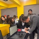cin buyukelcisi xuebin ogrencilerle ankaranin tasina bak sarkisini soyledi 3d37c69ad83b