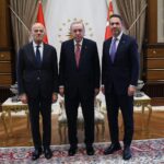 Cumhurbaşkanı Erdoğan, İtalya'nın Enerji Ajansı Başkanı Descalzi ile bir araya geldi 1 cumhurbaskani erdogan italya milli hidrokarbon ajansi baskani descalziyi kabul etti 9fbb78c7c475