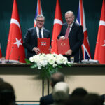 Cumhurbaşkanı Erdoğan, Birleşik Krallık Başbakanı Starmer ile yapılan görüşmelerde Eurofighter Typhoon anlaşmasını imzaladıklarını duyurdu. 3 cumhurbaskani erdogan sayin starmer ile eurofighter typhoon anlasmasi icin imzalari attik 5cd5349d4463