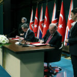 Cumhurbaşkanı Erdoğan, Birleşik Krallık Başbakanı Starmer ile yapılan görüşmelerde Eurofighter Typhoon anlaşmasını imzaladıklarını duyurdu. 4 cumhurbaskani erdogan sayin starmer ile eurofighter typhoon anlasmasi icin imzalari attik b965b701d70e