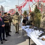 Çorlu'da Cumhuriyet Bayramı Coşkuyla Kutlandı, Silah Sergisi Büyük İlgi Gördü 7 cumhuriyet bayrami kutlamalari kapsaminda komandolarin silah sergisine yogun ilgi 172f6cc83acb