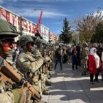 Çorlu'da Cumhuriyet Bayramı Coşkuyla Kutlandı, Silah Sergisi Büyük İlgi Gördü 5 cumhuriyet bayrami kutlamalari kapsaminda komandolarin silah sergisine yogun ilgi f9101c812b3c