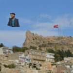 Uçurtma İle Sanatı Birleştiren Mardinli Zahit Mungan, Cumhuriyet Bayramı'nda Atatürk Posterli Uçurtmasını Uçurdu. 9 cumhuriyet bayrami oncesi ataturk posterli ucurtma mardin semalarinda ucuruldu c3be9aab2120