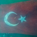 cumhuriyetin 102nci yilini su altinda bayrak acarak kutladilar 6ad7f9e1b688
