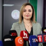 dem partili dogan her siyasi partinin grubunda slogan atiliyor 744b0afa4bf0