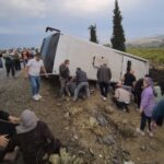 denizlide tur otobusu devrildi 1 olu 32 yarali a7d552f2403e