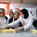 Kahramanmaraş’tan 20 kadın, Türk Kızılay’ın düzenlediği pişirme atölyesinde yemek yapımını öğrendi! 1 depremzede kadinlar istanbulda unlu seflerden egitim aldi 19a6b7d59cbc