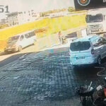diyarbakirda otomobille minibusun carpistigi kazada 3 kisi yaralandi o anlar kamerada 0b1523fdafb3