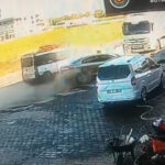 diyarbakirda otomobille minibusun carpistigi kazada 3 kisi yaralandi o anlar kamerada 15fbd28a95ea