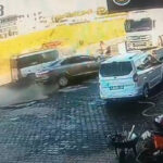 diyarbakirda otomobille minibusun carpistigi kazada 3 kisi yaralandi o anlar kamerada d89000bedcac