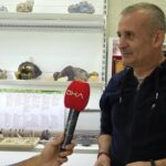 dogadan topladigi taslari 40 yildir isleyip takiya donusturuyor 39931cbdcea1
