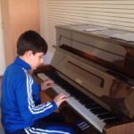 dogustan absolut kulak otizmli emre muzik yetenegiyle guzel sanatlari hedefliyor c06a78dbeac1