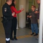 dolandirilmaktan bankanin guvenlik gorevlisi kurtardi b6a29e9d437f