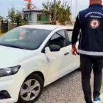dugun konvoyu araci gorunumlu otomobilde 1 hukumlu ile 5 kacak gocmen yakalandi 2c35be145ab1