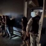 Hatay'da Durdurulan Araçlarda 38 Kaçak Göçmen Yakalandı, 2 Organizatör Tutuklandı 2 durdurulan 2 aractan 38 kacak gocmen cikti 2 tutuklama video eklendi 5f81e0034176