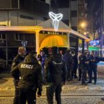 eglence mekaninda cikan ve caddeye tasan kavgada 2 kisi tabancayla vuruldu 565f8cbfb547