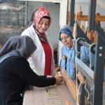 emekli el sanatlari ogretmeni ehrami sandiktan cikarip kadinlara is kapisi haline getirdi 4fdfb1eaaf6a