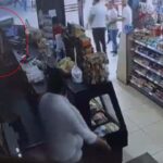 Eski Eşini Bıçakla Yaralayan Şahıs Tutuklandı 2 eski esi ile yanindaki kisiyi bicakla yaralayan supheli tutuklandi video eklendi 1cdca21361da