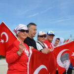 eskisehirde cumhuriyet bayramina ozel koreografi insanlar hilal akrobasi ucagi yildiz oldu b051777c4aa0