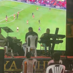 galatasarayli damat derbiyi dugununde kurdurdugu dev projeksiyondan izledi c5e837e762df