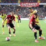 Fenerbahçe, Gaziantep FK'yi 4-0 ile Geçerek Üstünlük Sağladı 3 gaziantep fk fenerbahce 0 4 2ea0d2a0568f