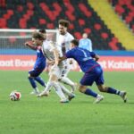 Gaziantep FK, Ziraat Türkiye Kupası'nda Karabük İdmanyurdu'nu 2-0 yenerek bir üst tura yükseldi. 10 gaziantep fk karabuk idmanyurdu spor 2 0 df9002d261a2