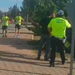 halk kosusu nedeniyle yolu kesilen arac suruculeri kosuculari tartaklayip hakaret etti 02f5ee114a37