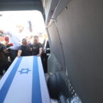 Hamas, Ateşkes Kapsamında İki İsrailli Eseri Daha Kızılhaç Aracılığıyla Teslim Etti 1 hamas ateskes anlasmasi kapsaminda 2 esirin daha cesedini israile teslim etti dcc7b1447fd0