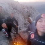 inceleme icin ciktiklari dagda kaybolan 2 muhendis bulunup askeri helikopterle kurtarildi 2 acd342af8b69